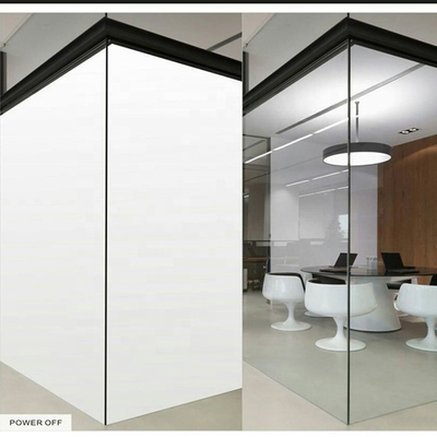 中国 オフィスおよび浴室のための理性的な薄暗くなる電子スマートなガラス リモート・コントロール窓陰 サプライヤー
