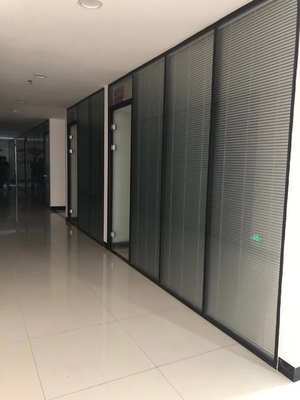 中国 中間ブラインドが付いている二重ガラスをはめられたガラス パネルの仕切りの音響のオフィス サプライヤー