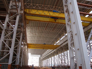 中国 広いスパンの高い軒前工学産業鋼鉄倉庫の研修会の建物 サプライヤー