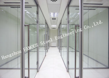 中国 CBDのオフィスまたは展覧会のショールームのための二重ガラス正面のドアを滑らせるアルミニウム フレーム サプライヤー