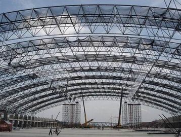 中国 前設計された重い産業研修会の構造スチールの製作の鋼管のトラス サプライヤー