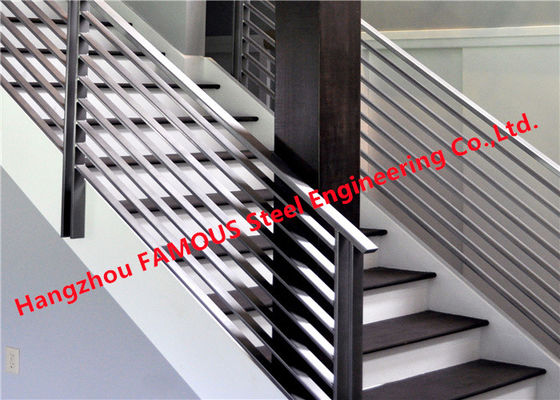 中国 円形または長方形の上の管は800MMのステンレス鋼階段手すりの反腐食を滑らかにする サプライヤー
