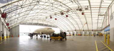 中国 平らな駐車のためのプレハブの鋼管のトラス飛行機の格納庫の建物の供給の大きい部屋 サプライヤー