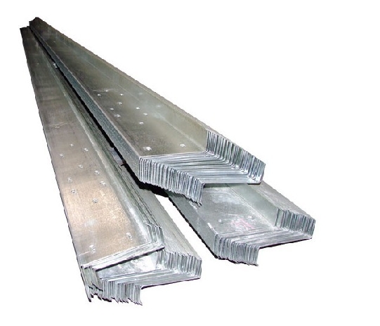 苦境の屋根および側面のクラッディングのための共通使用された C および Z のセクションによって電流を通される鋼鉄母屋 4
