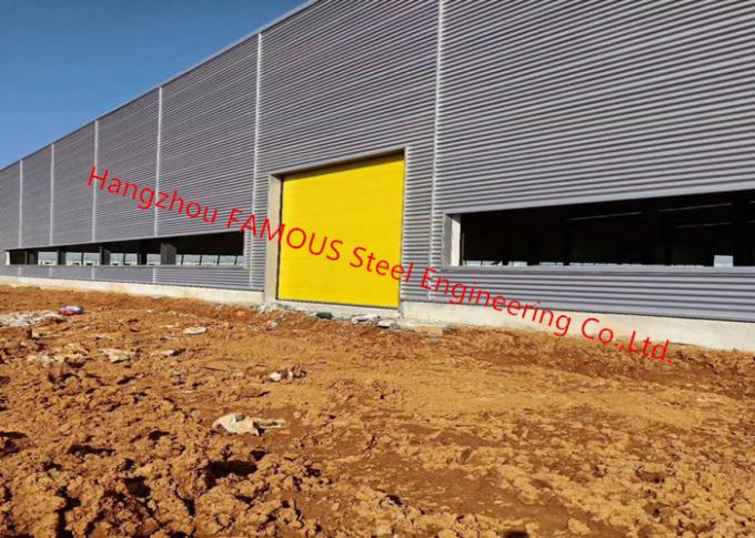 倉庫の内部および外的な使用のために持ち上がる絶縁された工場圧延のゲートの産業ガレージのドア 0