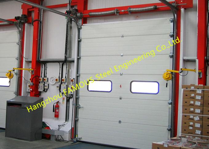 リモート・コントロール速い応答のドアの火の緊急の使用を用いるモーターを備えられた産業ガレージのドア 0