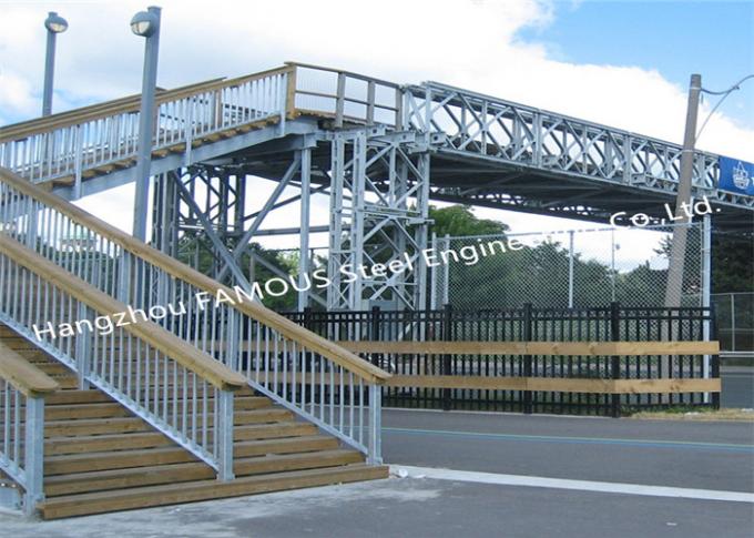 イギリスの標準は一時的な歩行者の鋼鉄ベイリー橋の公共交通機関を組み立てた 0