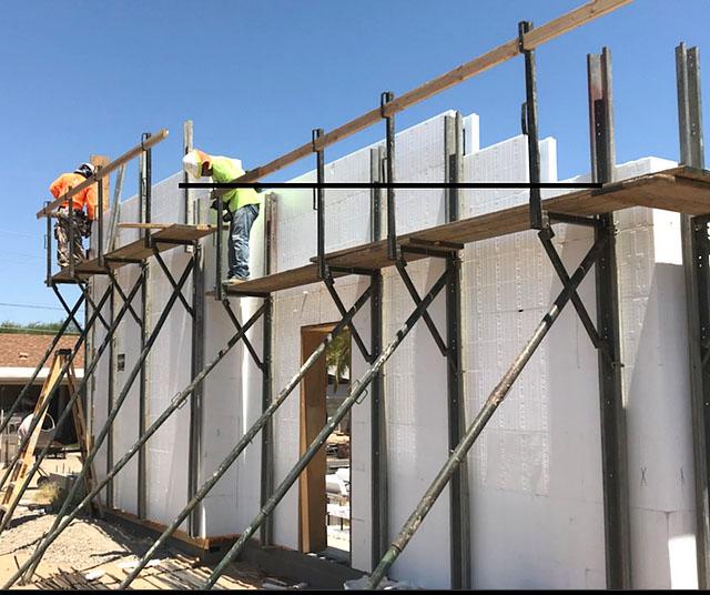 絶縁されたコンクリートは壁の鋼鉄造りの支柱によって調節されるターンバックルの直線のStrongbackのIcfs固定システムを形作る 2