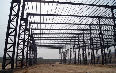 中国 さまざまな設計基準に適応性があるカスタマイズされた前工学産業鋼鉄建物 サプライヤー