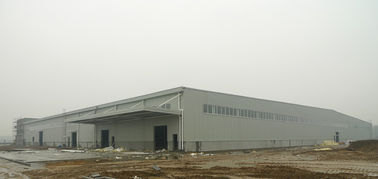 中国 ASTM 材料は完全な屋根/壁パネルが付いている構造スチールの製作フレームの研修会を絶縁しました サプライヤー