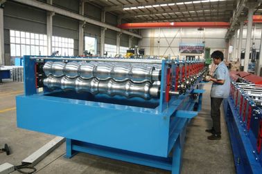 中国 松下電器産業のチェーン ドライブが付いている機械を形作るトランスデューサーによって波形を付けられる屋根ロール サプライヤー