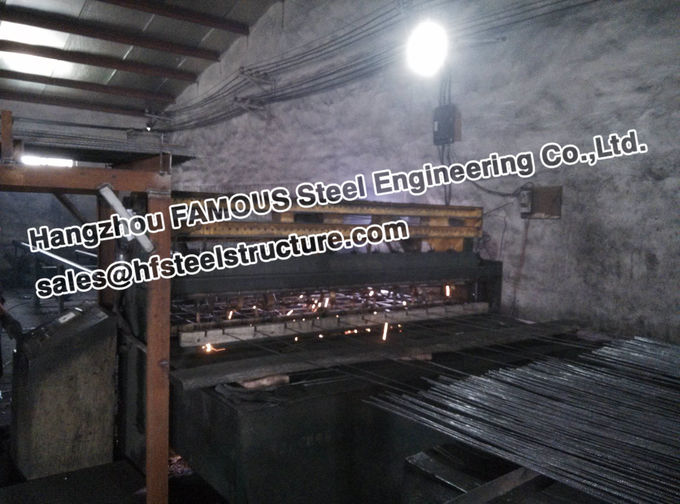 長方形の金網のコンクリート構造物 Buldings を補強する鋼鉄 0